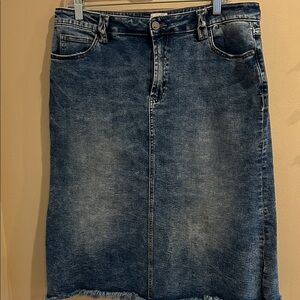 Wash Lab Denim Blue Faded Skirt Waist 34”/L